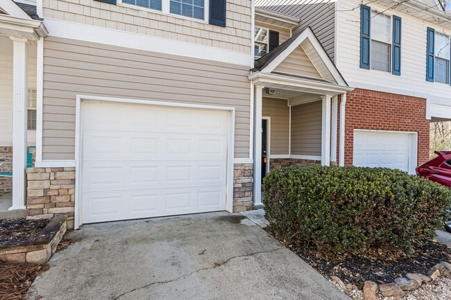Building Photo - 2/2.5 Townhome in Great Flowery Branch loc...
