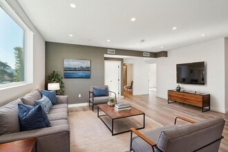 Building Photo - IM 21