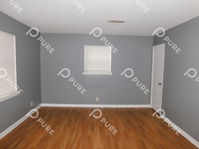 Foto del edificio - 4012 Offutt Ct NW