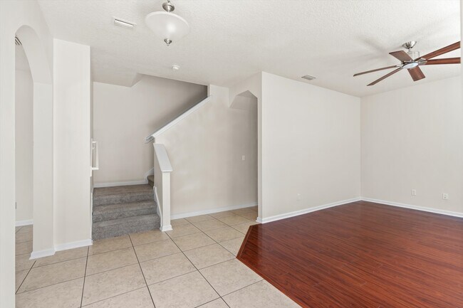 Foto del edificio - 3851 Aubrey Ln