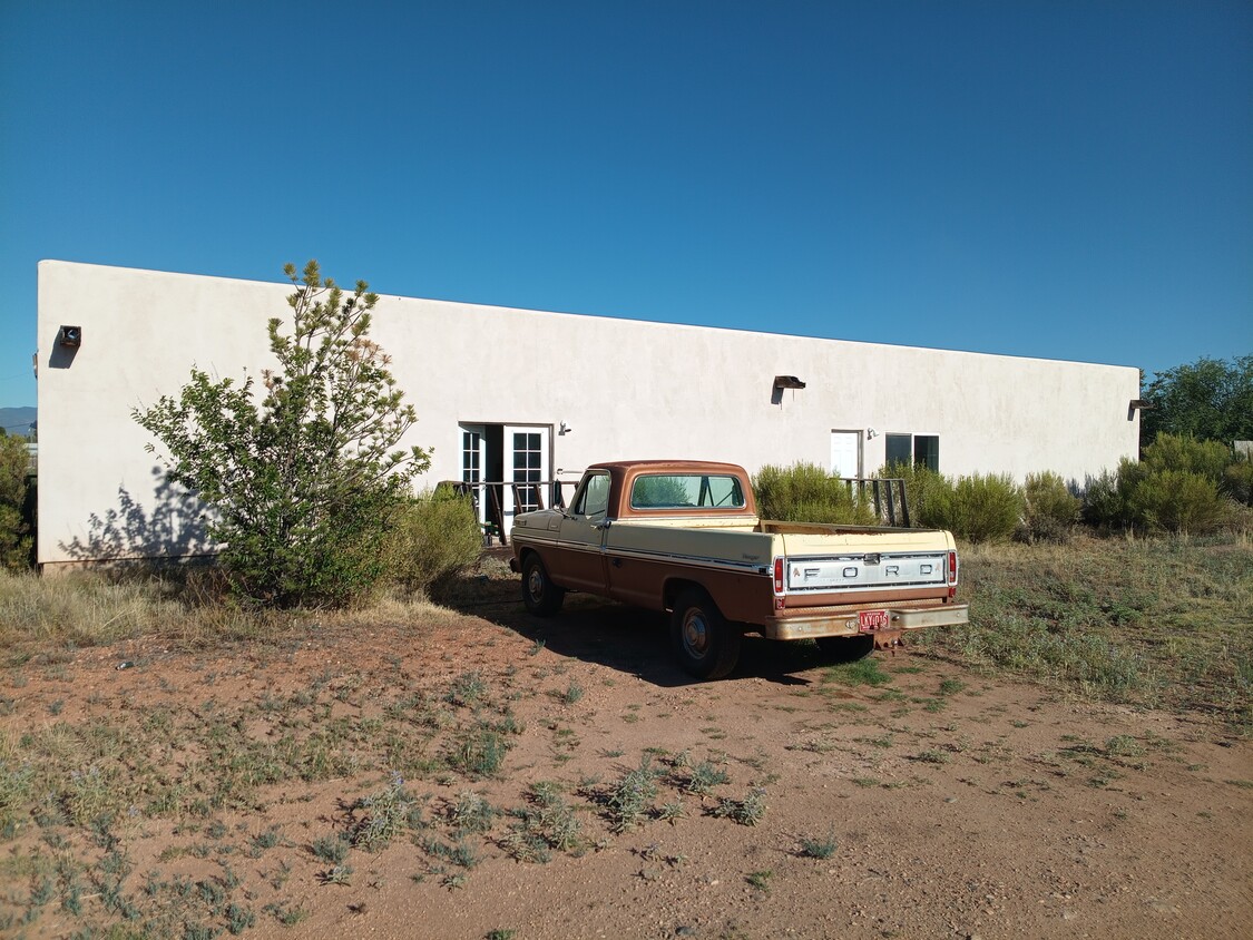 Building Photo - 200 S Pipestone Ln