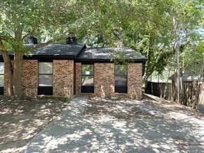 Building Photo - 1725 Kathleen Dr