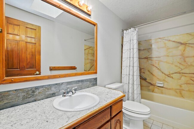 Building Photo - 4956 Riverfront Pl