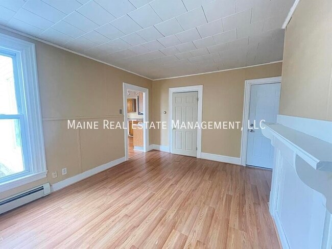 Building Photo - 59 Elm St