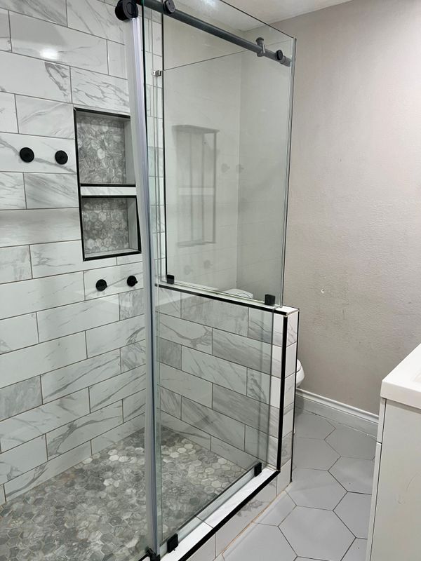 Foto del edificio - 3311 Crestmeadow Dr