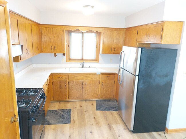 Foto del edificio - 3 bedroom 1.5 bath home with attached 1 ca...