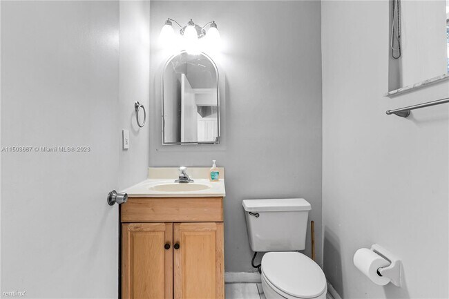 Building Photo - 3 br, 2.5 bath House - 11824 SW 99th St
