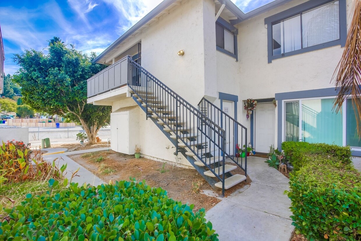 Foto principal - Newly Renovated 3BR/2BA Condo in