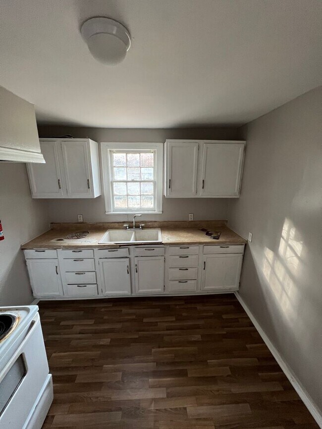 Foto del edificio - 3 Bedroom ready to go with Central Air and...