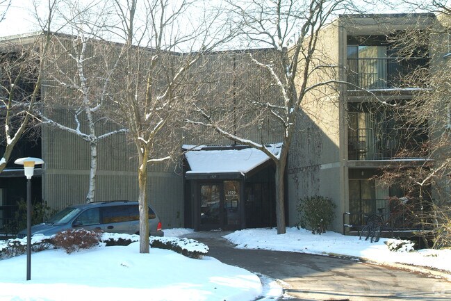 Willowtree Apartments & Towers Rentals - Ann Arbor, MI | Apartments.com