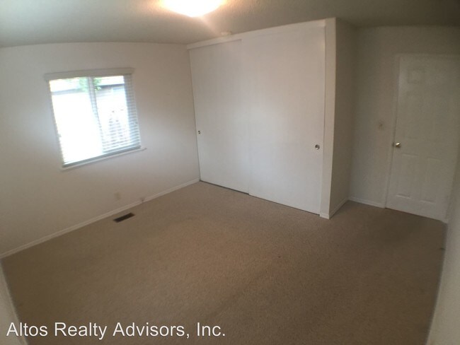 Building Photo - 546 S Eden Ave