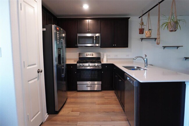 Building Photo - 13804 Knights Br Dr