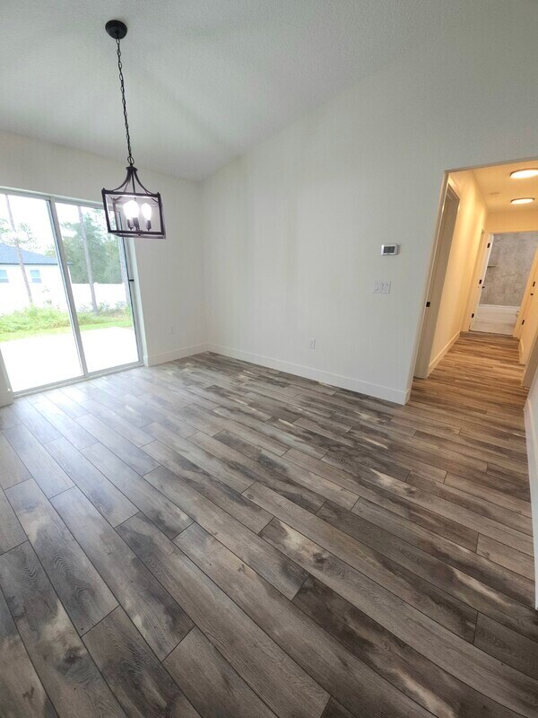Foto del edificio - 7649 W Normandy Pl