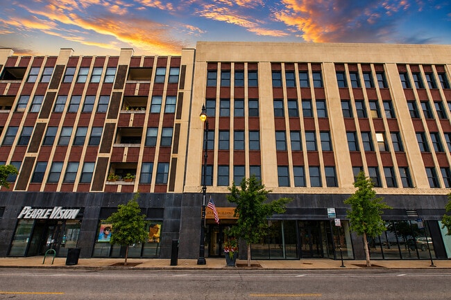 Building Photo - 4015 N Milwaukee Ave