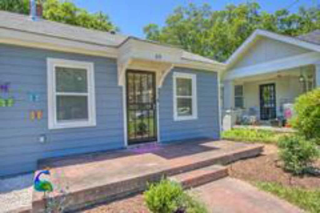 Primary Photo - 63 N Cox St