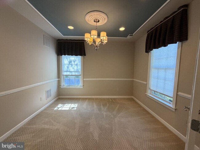 Foto del edificio - 501 W Watkins Mill Rd