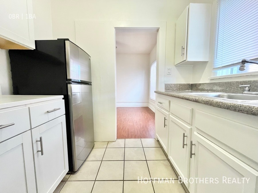 Primary Photo - 1735 N Gramercy Pl