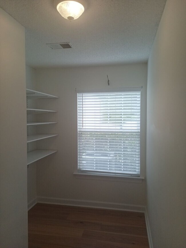 Foto del edificio - Riverwood VIII