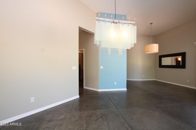 Foto del edificio - 5844 Carefree Mountain Dr