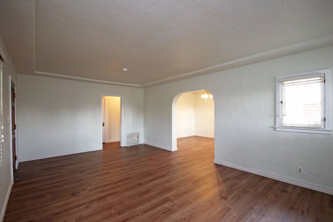 Building Photo - 2350 Marengo Ave