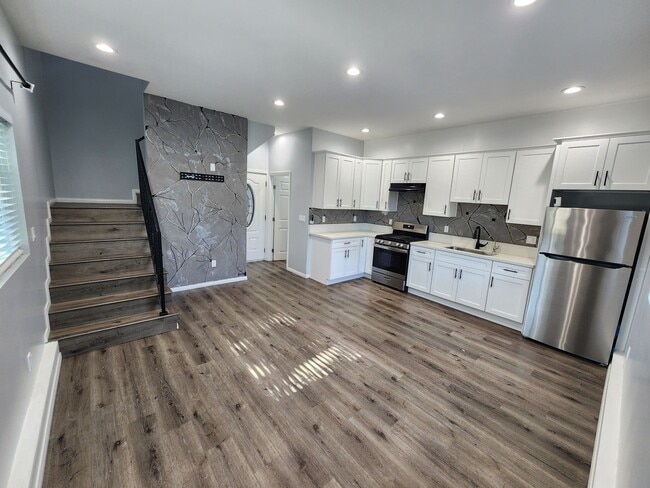 Building Photo - 13933 Cantlay St