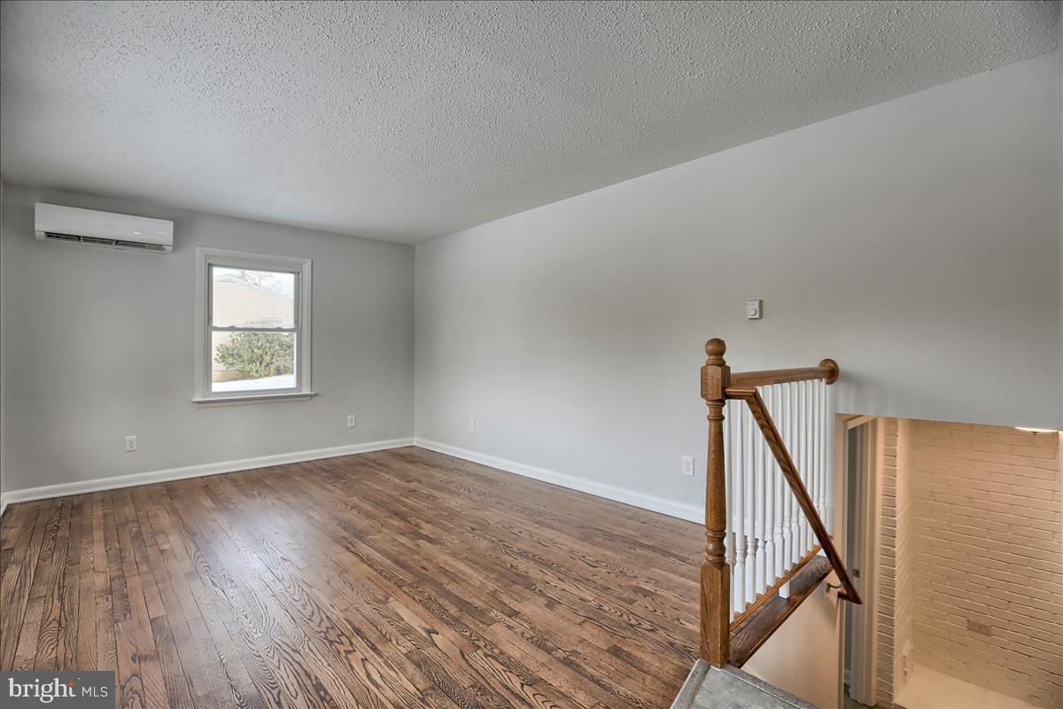 Foto principal - 164 N Fairville Ave