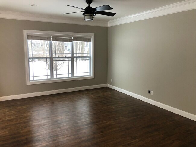 Foto del edificio - 354 Gardner Rd