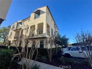 Building Photo - 21406 Dahlia Ct