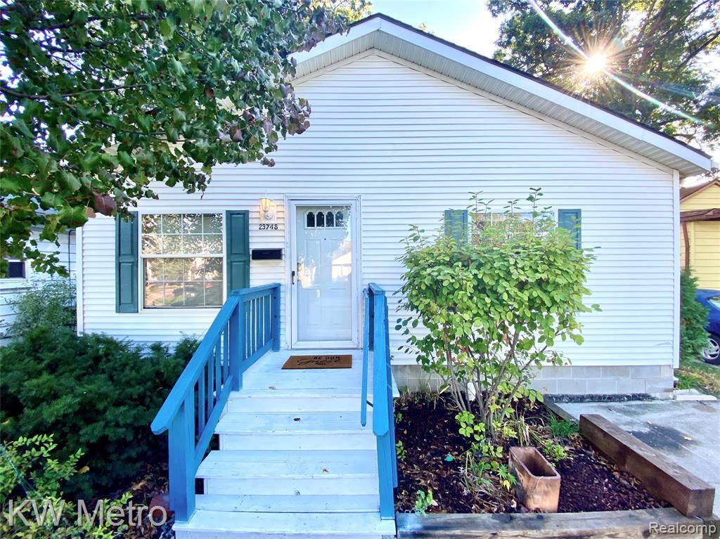 Foto principal - 23748 Crossley Ave