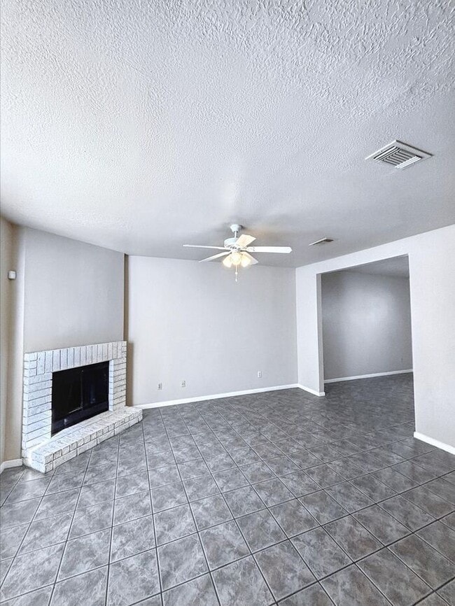 Building Photo - Spacious 3-Bedroom Home with Modern Amenit...