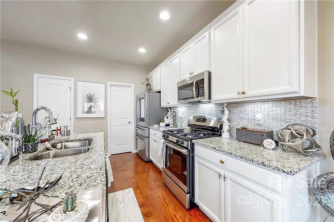 Foto del edificio - Room in Townhome on Adare Mews Rd