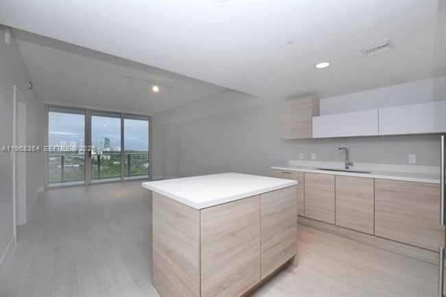 Photo - 16385 Biscayne Blvd Apartment