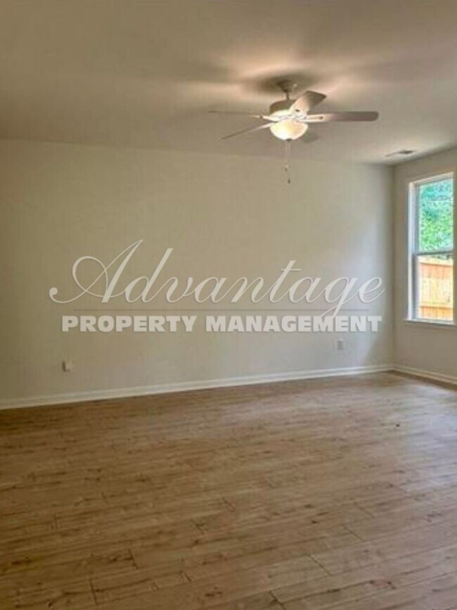 Foto del edificio - Gorgeous Updated Home For Rent in U of M a...