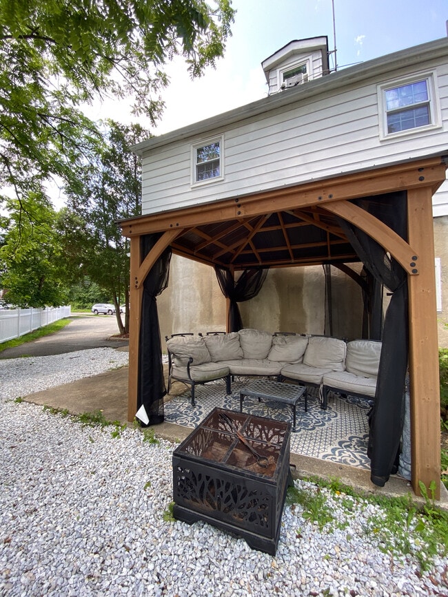 Pergola - 496 E Main St