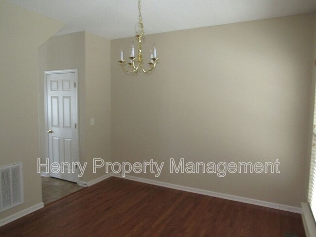 Building Photo - 125 Kellerhis Dr
