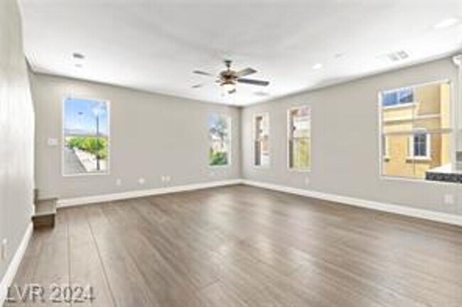 Foto del edificio - Completely Upgraded 3 bed 2.5 bath home lo...