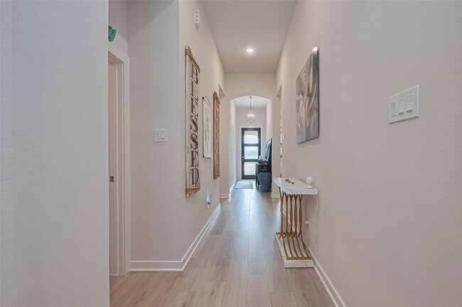 Building Photo - 4910 Tan Briar Dr