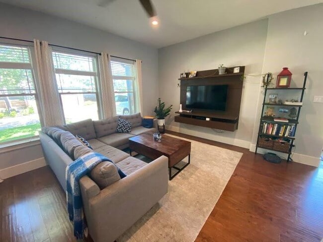 Building Photo - 1007 Taulbee Ln