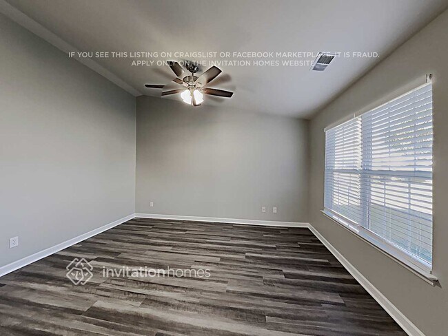 Foto del edificio - 5022 Revelation Way