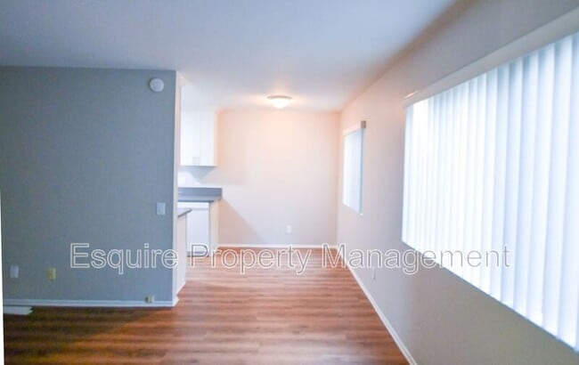 Building Photo - 1940 Los Feliz Dr