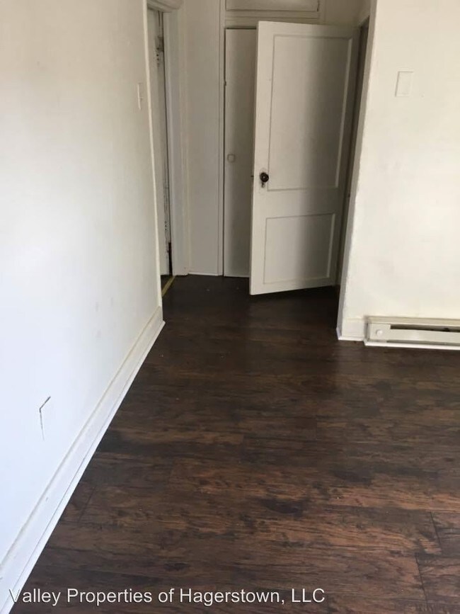 Building Photo - 2 br, 1 bath House - 822 N High St