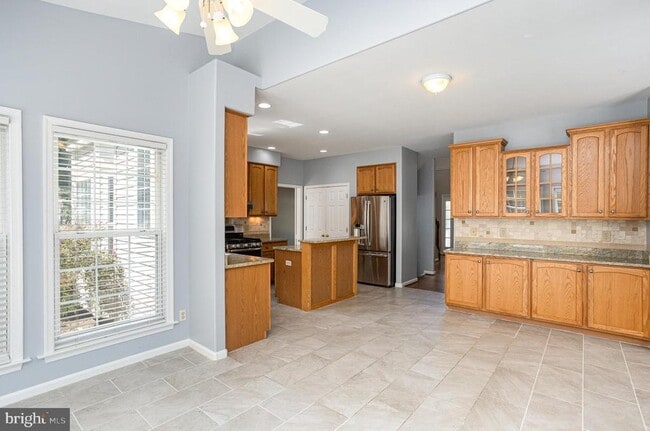 Building Photo - 11 Pin Oak Ct
