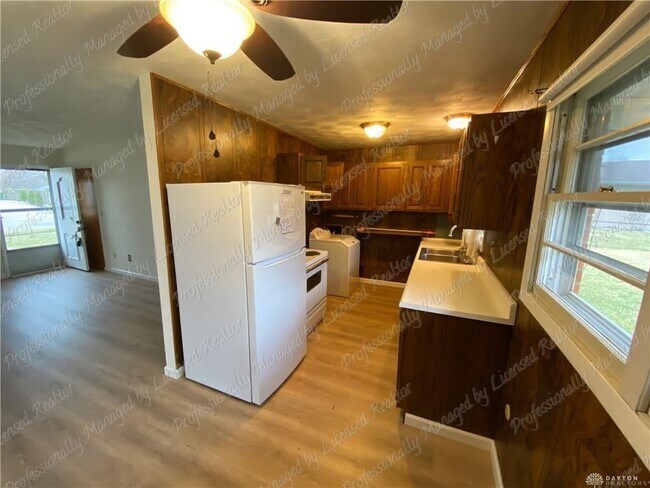 Foto del edificio - 563 Buttercup Ave