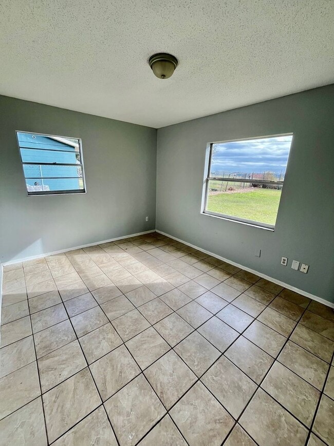 Foto del edificio - 39500 Lincoln Ave