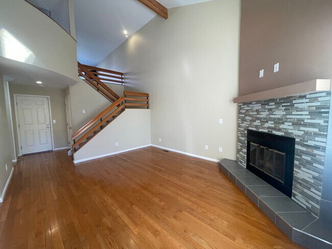 Building Photo - $0 DEPOSIT OPTION. LUXURIOUS 3BED/3.5 BATH...