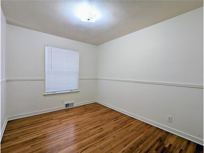 Foto del edificio - 902 Sherwood Ave