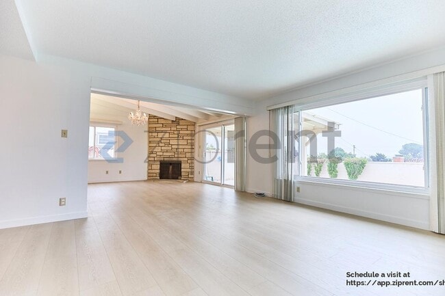 Building Photo - 630 La Presa Dr