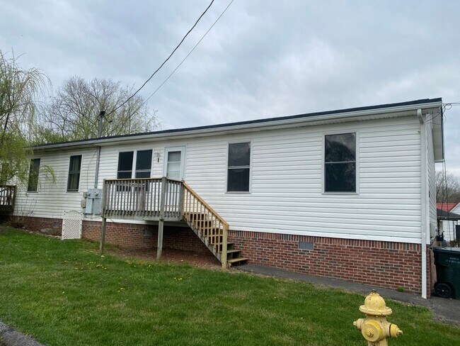 Building Photo - 115 Second St