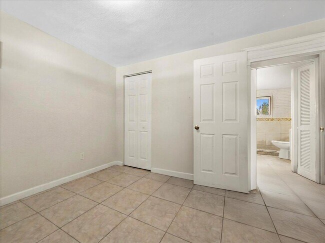 Foto del edificio - 2201 Sunshine Blvd