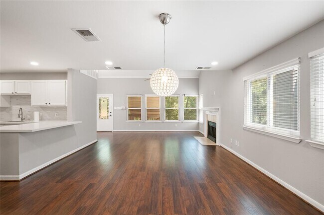 Foto del edificio - 54 Sawmill Grove Ln